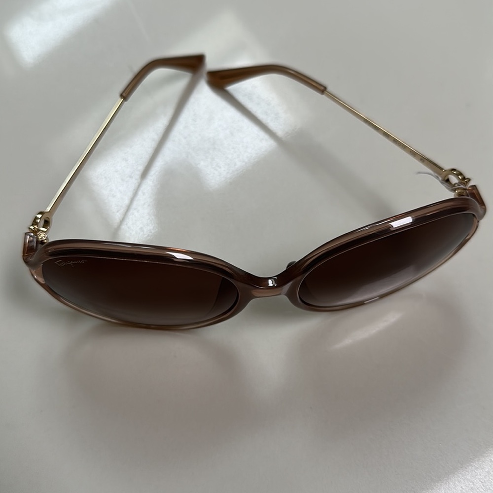 Salvatore Ferragamo Round Sunglasses - Picture 3 of 9